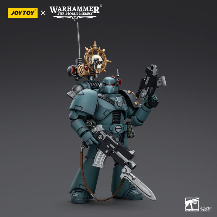 Warhammer Collectibles: 1/18 Scale Sons of Horus MKVI Tactical Squad Legionary with Legion Vexilla